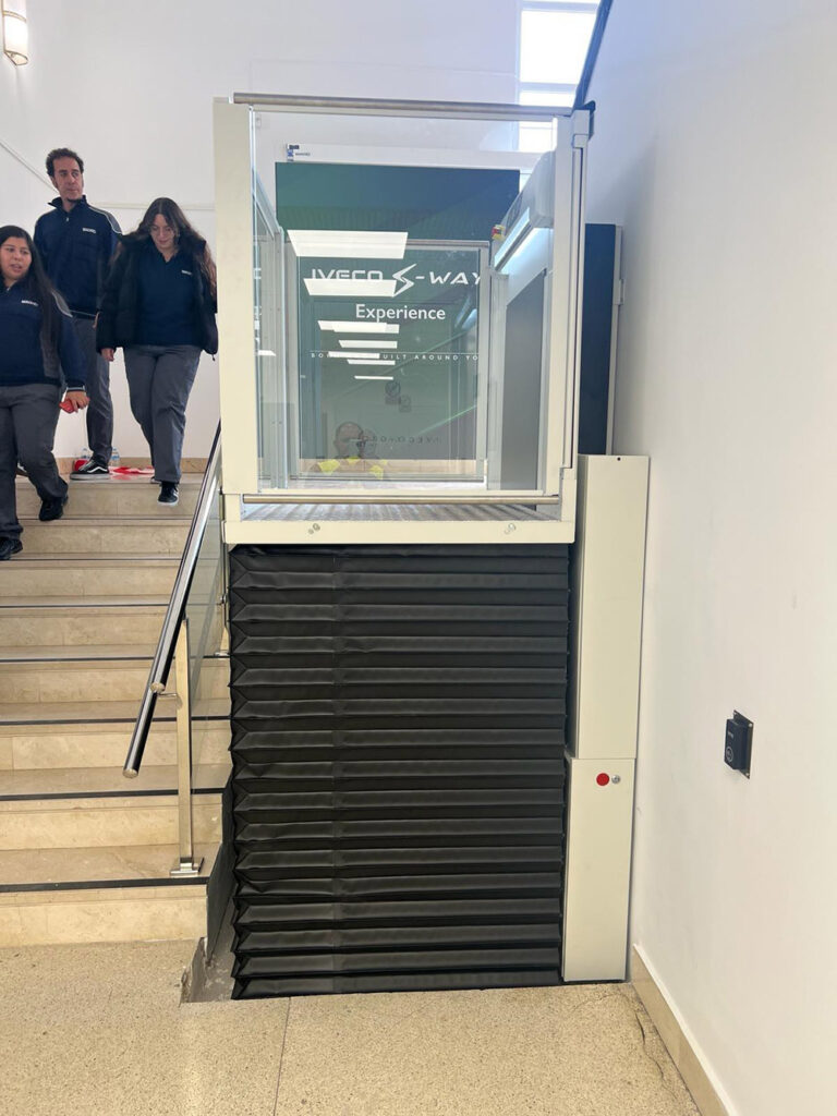 Elevador-vertical-escaleras-EVP-E (1)