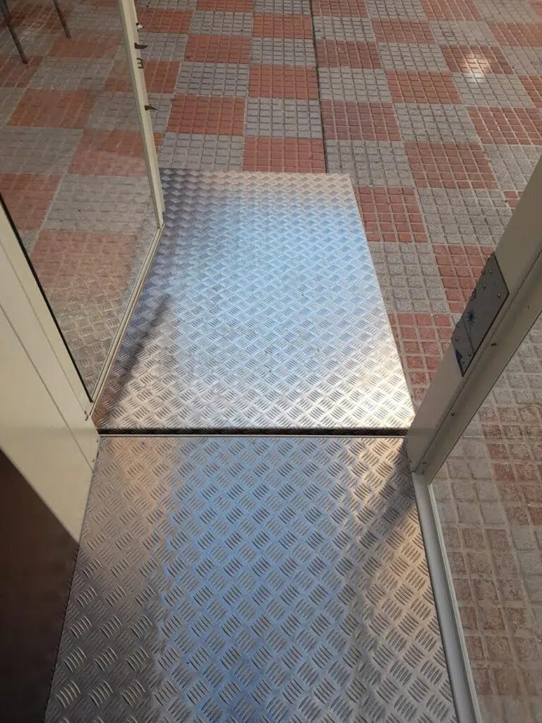 Elevador-vertical-escaleras-EVP-E (14)