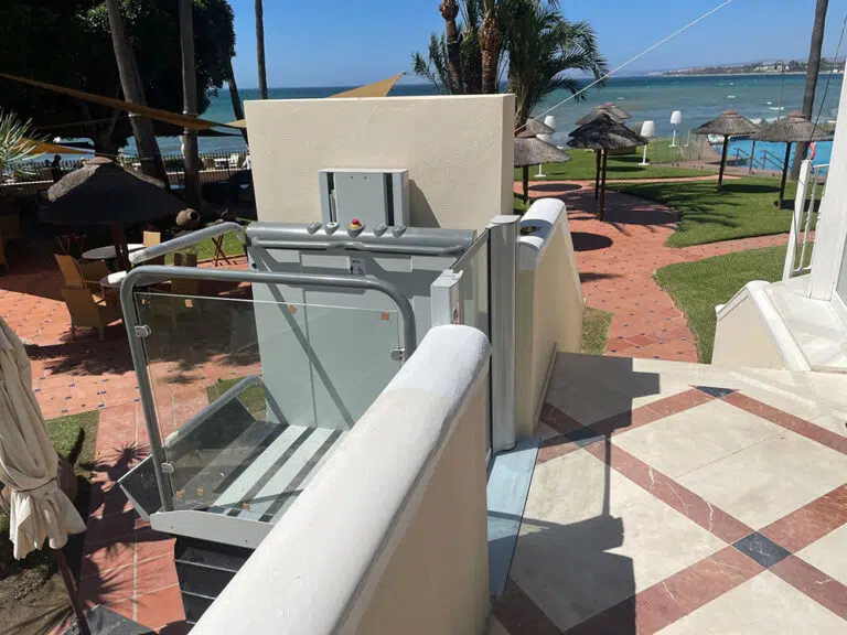 Elevador-vertical-personas-silla-ruedas