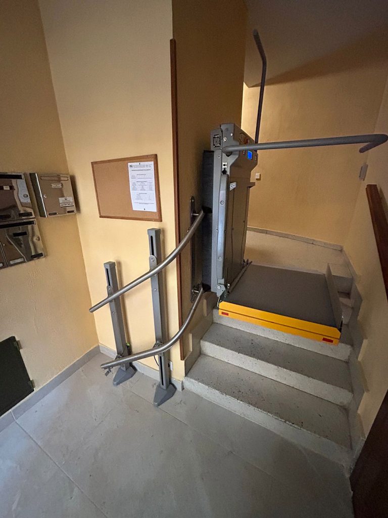 Plataforma-salva-escaleras-PETC-AR (2)