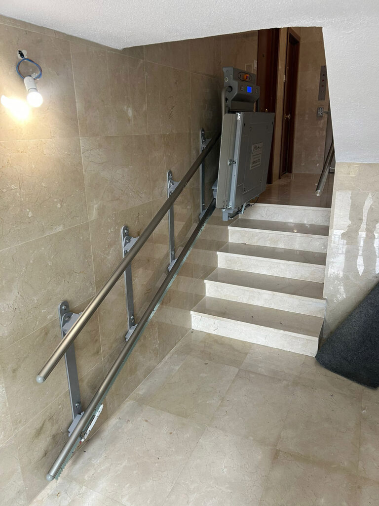 Plataforma-salva-escaleras-PETC-AR (4)