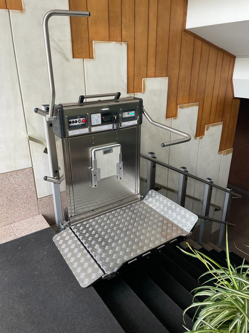 Plataforma salvaescaleras PETC K PORTADA 1