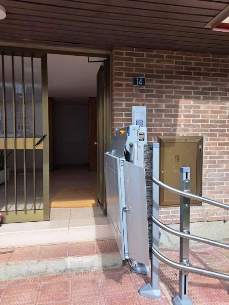 Salva-escaleras-exterior-PETR-AR (5)