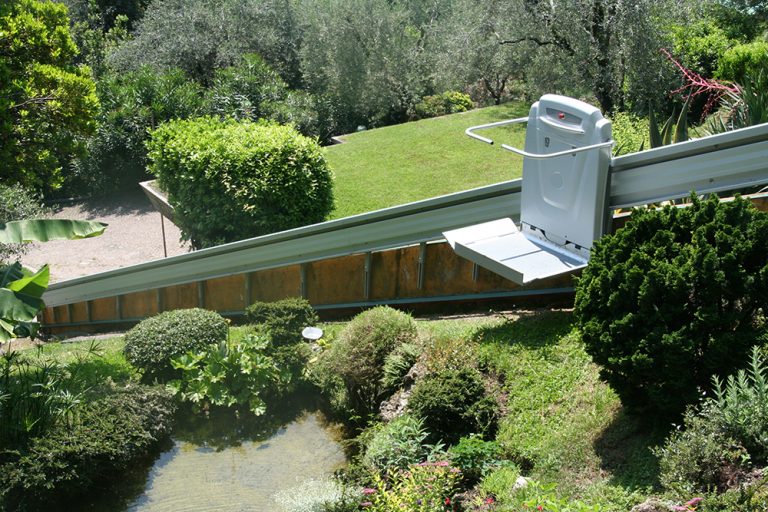 Salvaescaleras-exterior-Plataforma-salvaescaleras-PETR-SU (3)